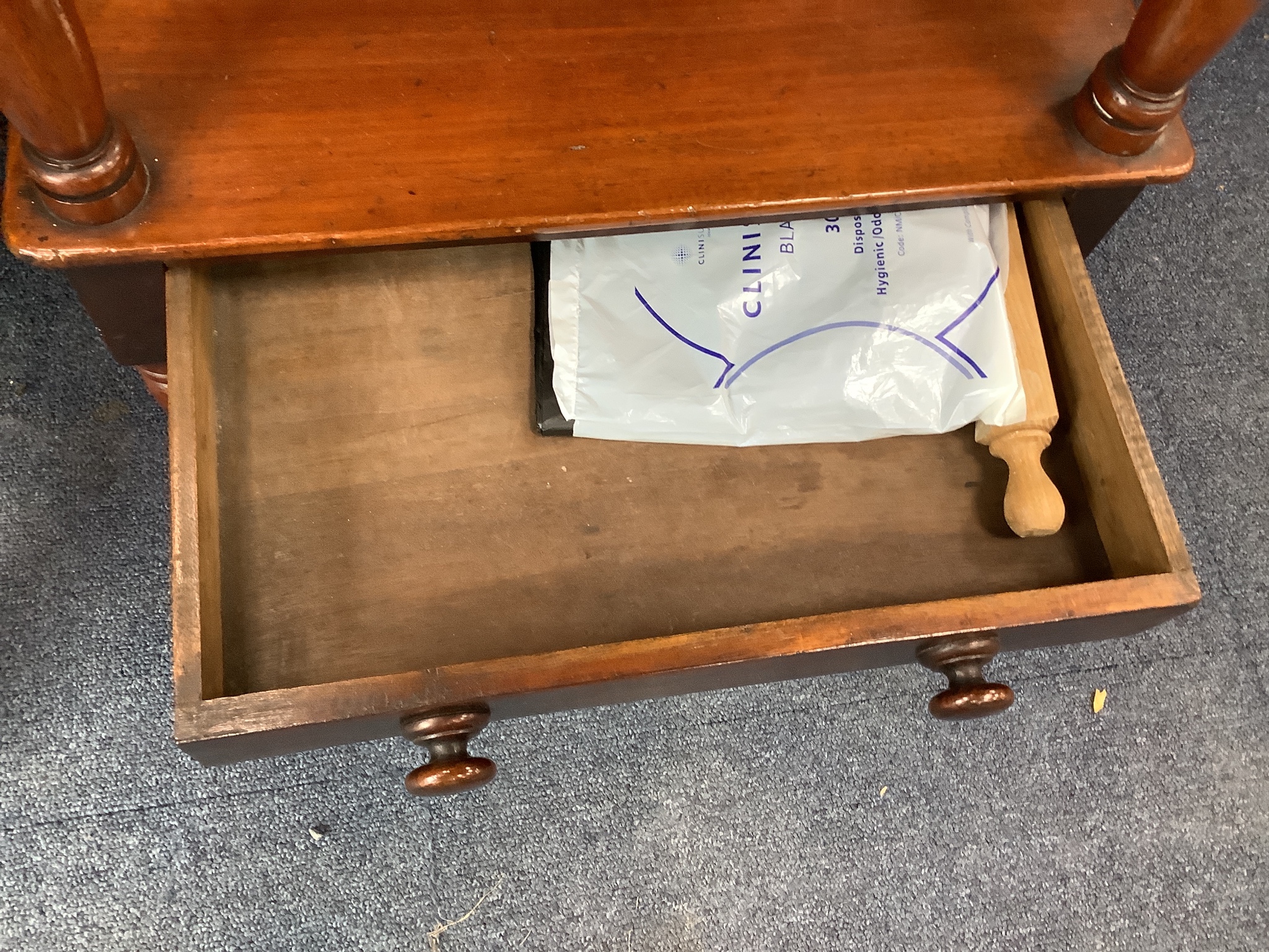 A Victorian mahogany three tier whatnot, width 45cm, depth 33cm, height 118cm